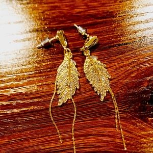 Handmade leafy Rhinestones earring